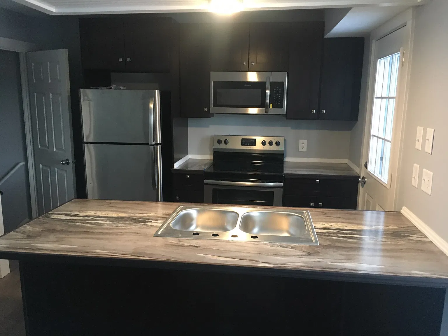 38448 Meadowdale St — Photo 3