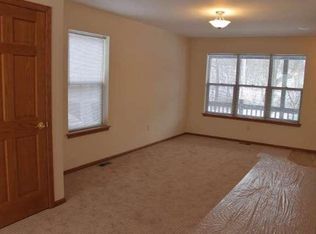 61 Riverside Dr, Racine, WI 53404