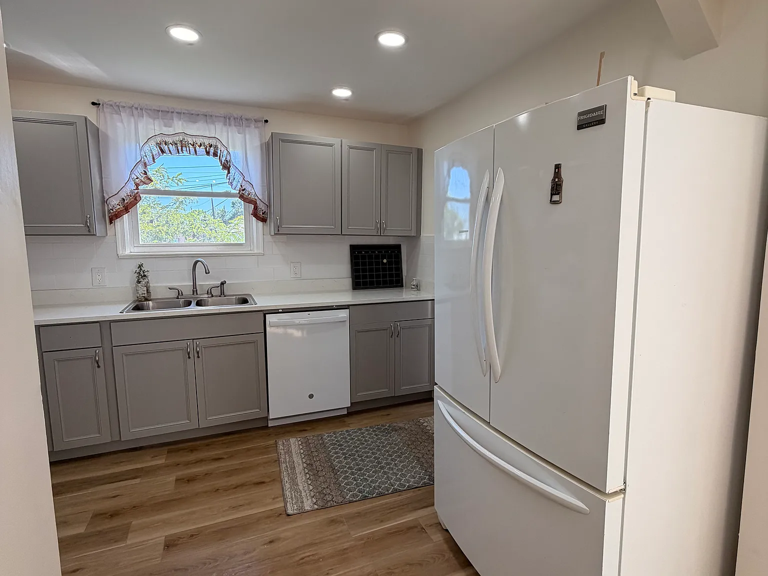 5 bed, $1,400 — Photo 4