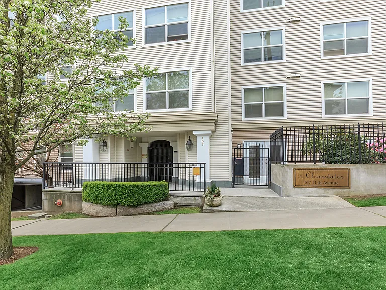 Clearwater and Star Apartments — Photo 18