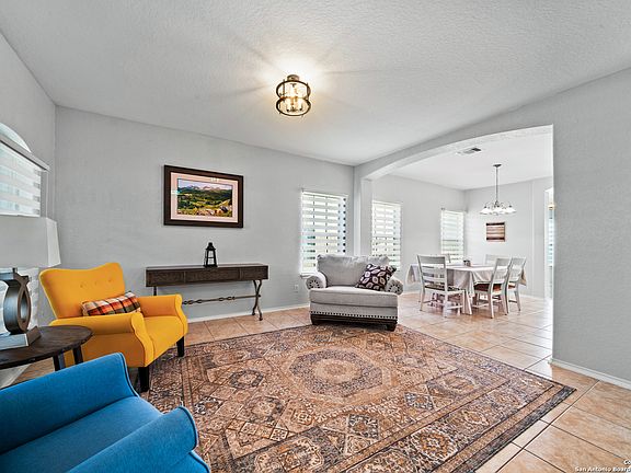 4th image of 321 Town Creek Way