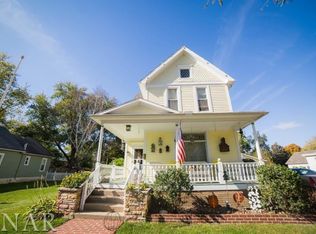 215 N Jackson St, Flanagan, IL 61740