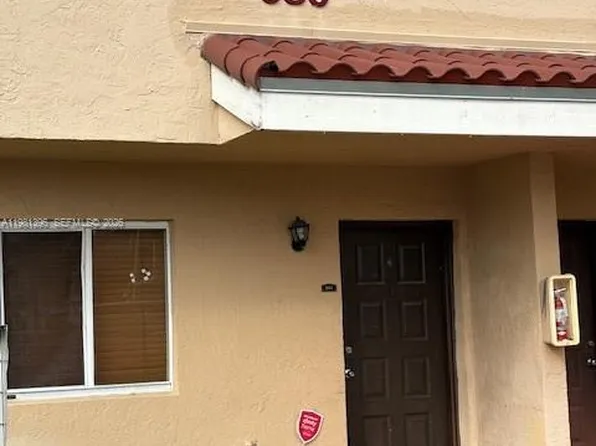 680 NW 82nd Pl APT 261, Miami, FL 33126