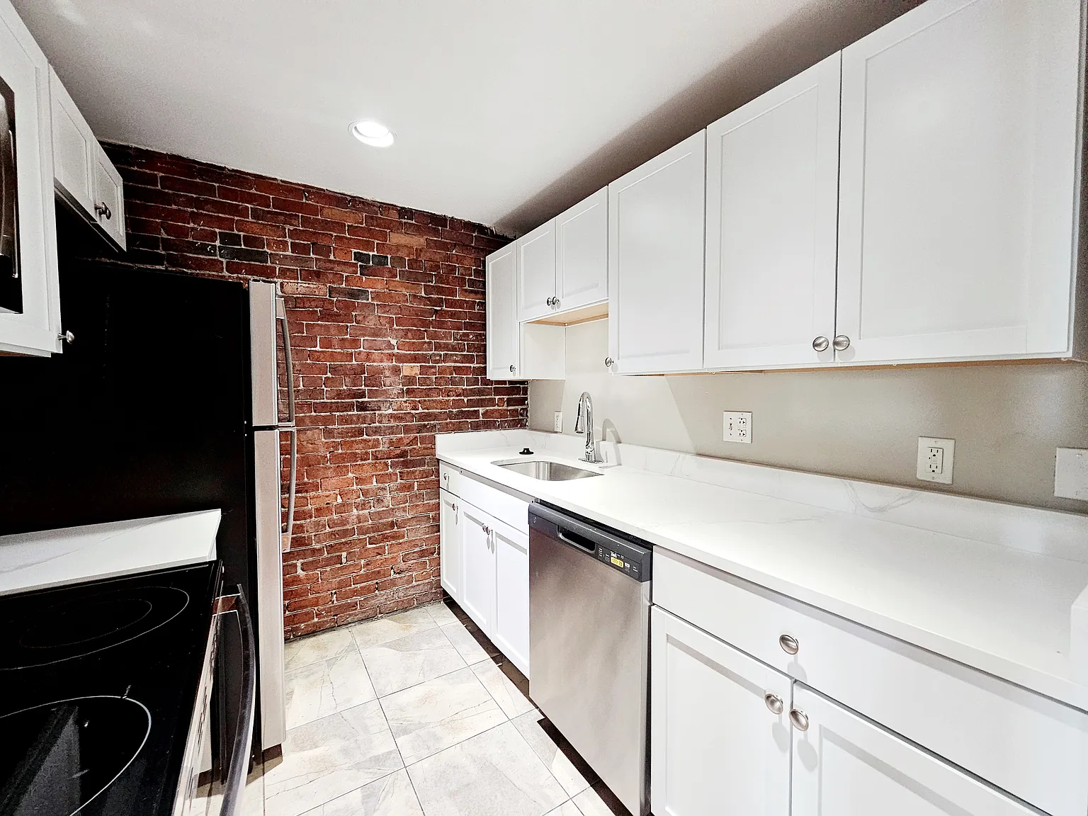 1750 Washington St — Photo 2