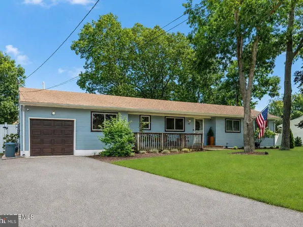 561 Oak Hollow Ln, Lanoka Harbor, NJ 08734