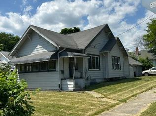 828 Everett Dr, Lansing, MI 48915