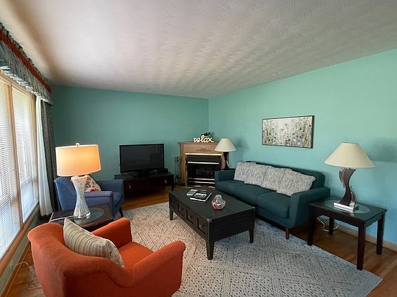 3rd image of 604 Bevan Dr W