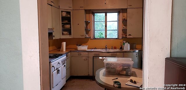 2nd image of 1443 W Craig Pl