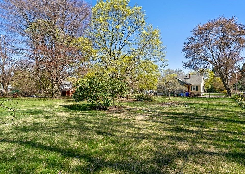 2nd image of 2 Woodlawn St