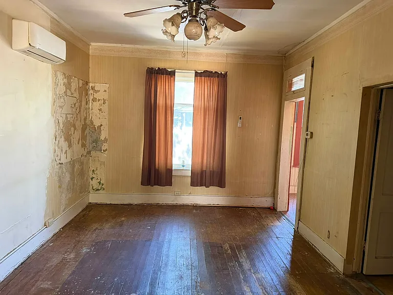 321 N Cypress St — Photo 8