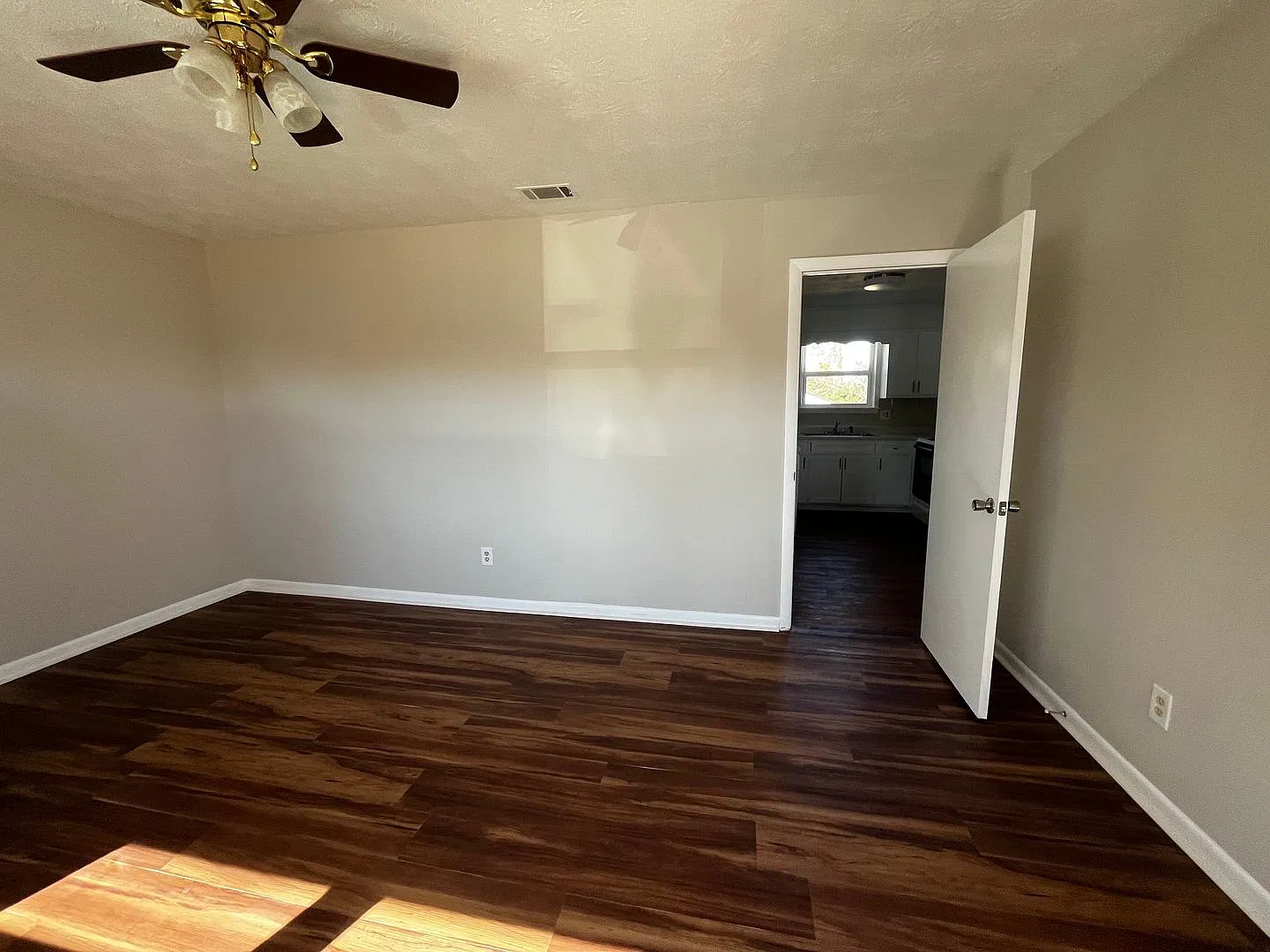 429 Old Anderson Road - Remodeled - Convenient Location — Photo 2