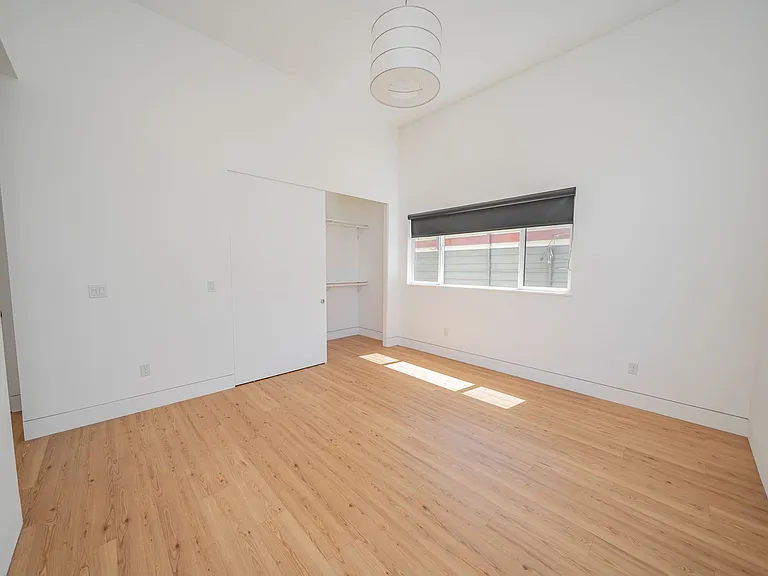 848 32nd Street — Photo 8