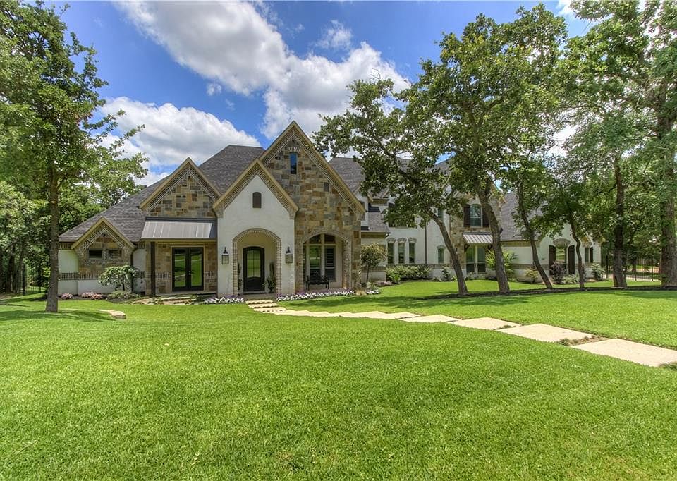 1st image of 825 Simmons Ct
