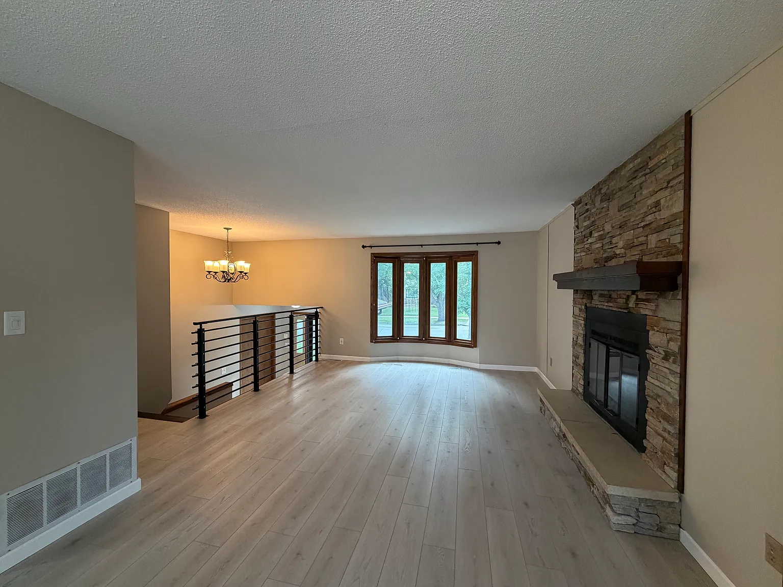 4 bed, 2040 sqft, $2,700 — Photo 4