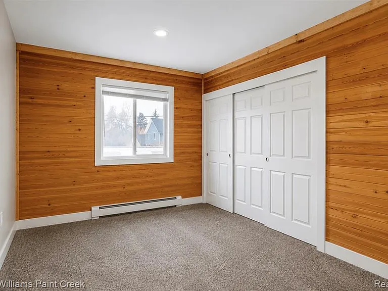 70190 N Main St #5 — Photo 7