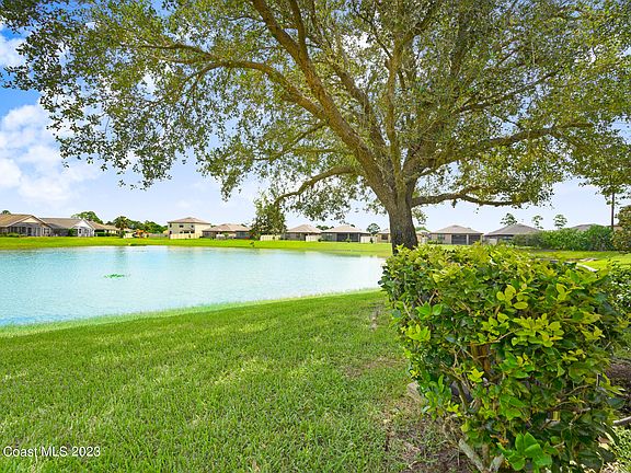 2nd image of 2240 Chinaberry Cir SE