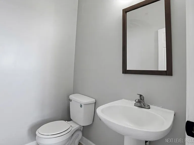 3044 Waters Edge Cir — Photo 16