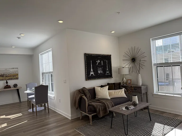 Front Street Lofts — Photo 11