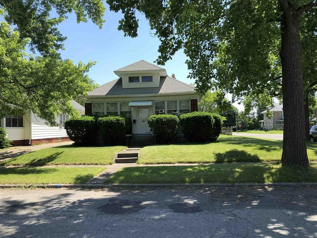 1638 Nash St photo 1