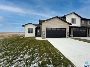 2816 E Hazelnut St, Brandon, SD 57005