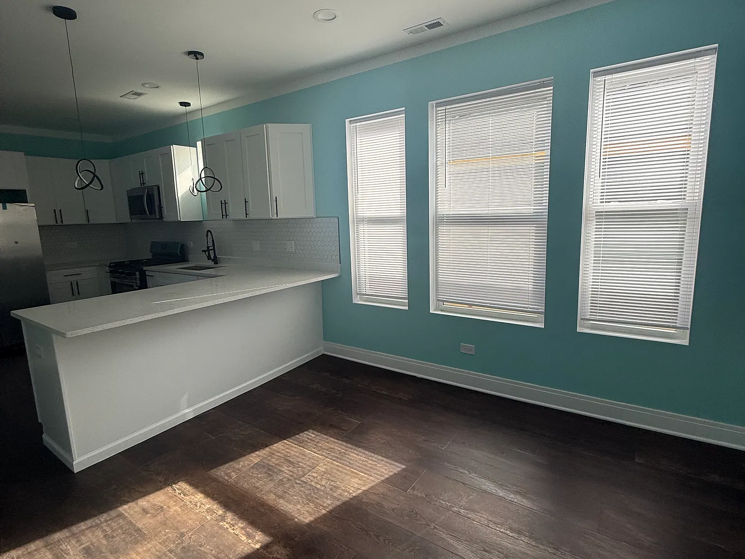 3 bed, 1288 sqft, $2,100 — Photo 3