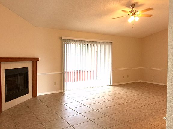 3rd image of 226 S Aberdeen Cir