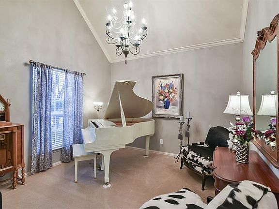 5th image of 10 Leighton Ct