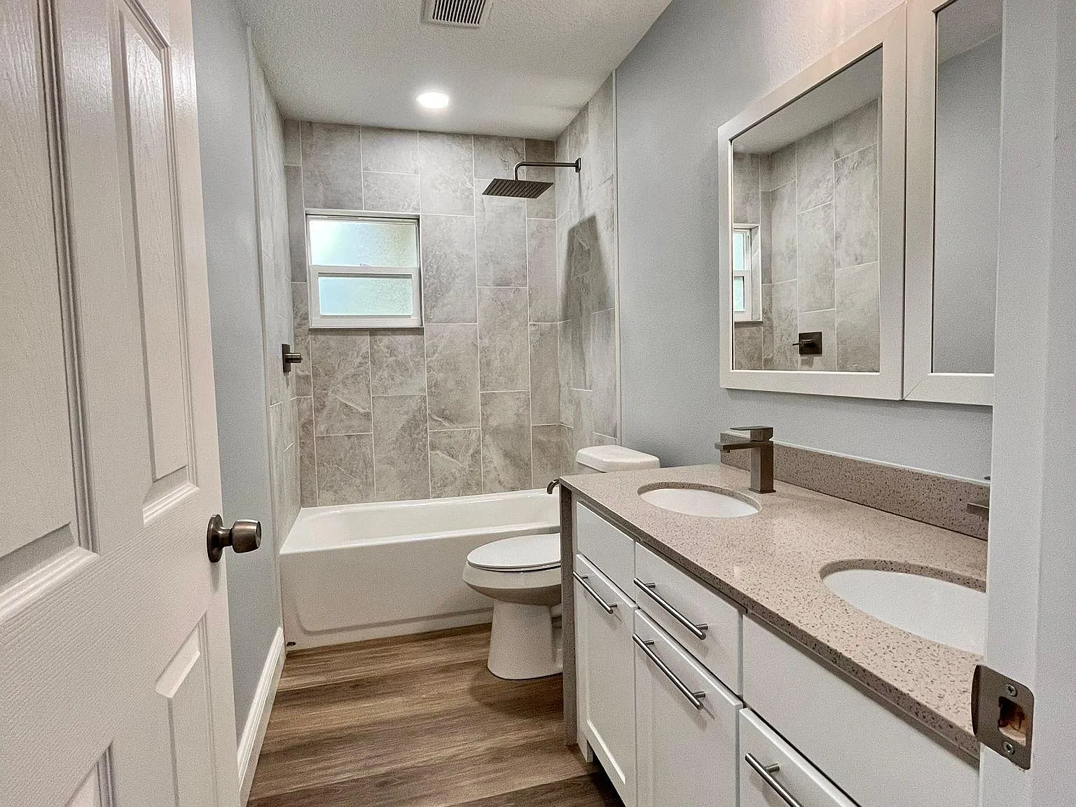 4 bed, 1.0 bath, 993 sqft, $910 — Photo 4