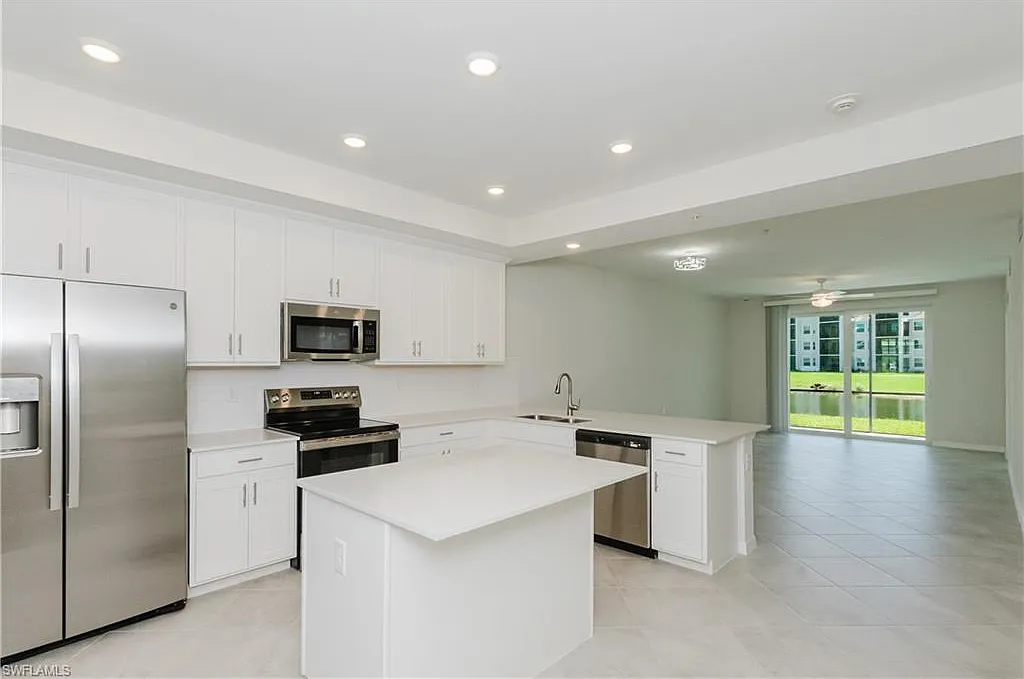 2 bed, 2.0 bath, 1120 sqft, $1,795 — Photo 2