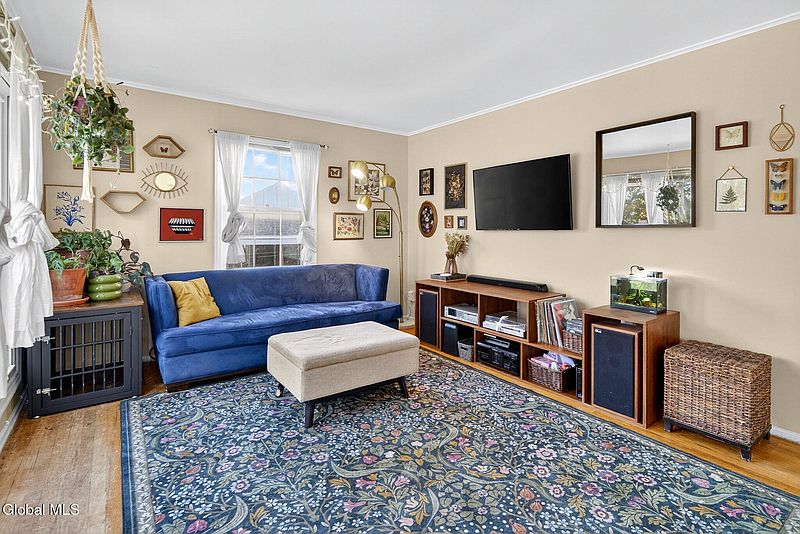 4th image of 45 Buell Street