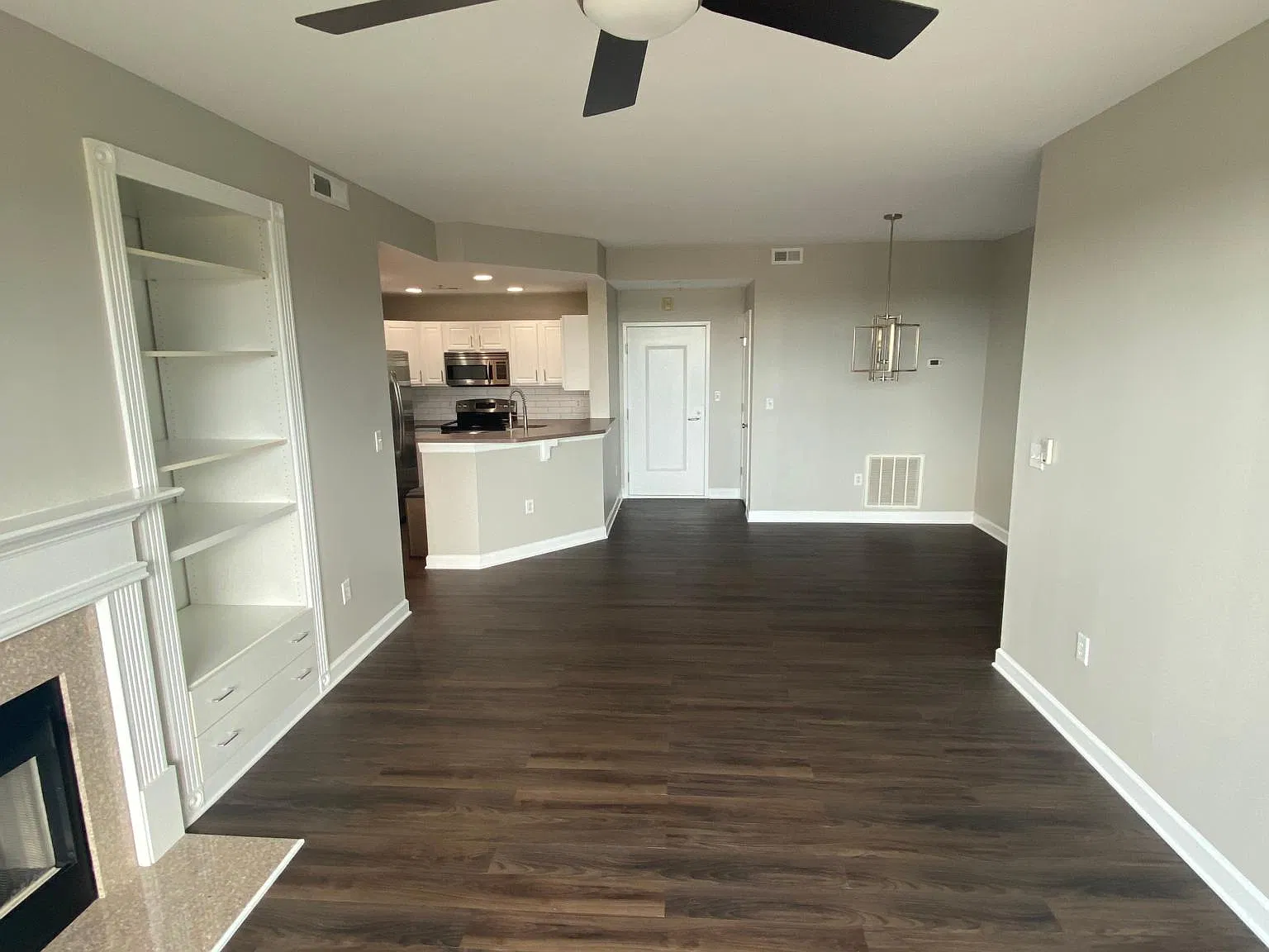 2 bed, 1073 sqft, $2,080 — Photo 2