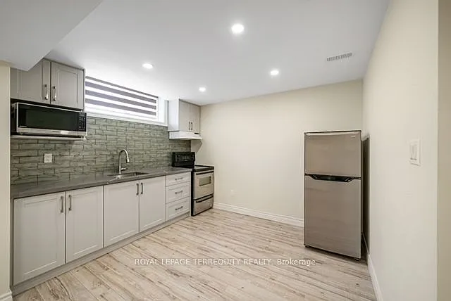 1 Devineridge Ave — Photo 4
