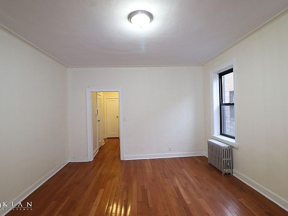 5th image of 13270 Sanford Ave APT 6A