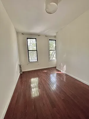 Rented by New Amsterdam Realty Group | media 7