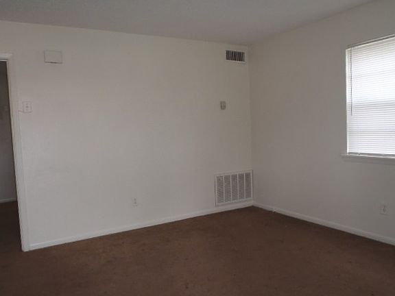 3rd image of 412 Sunset Ln Unit B
