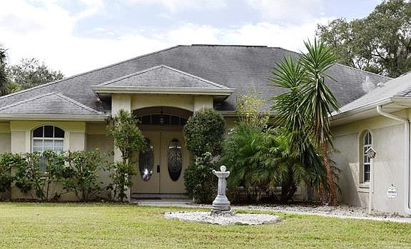 2nd image of 586 Lomond Dr
