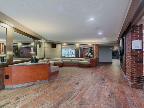 4th image of 20 Chesterton Dr #908