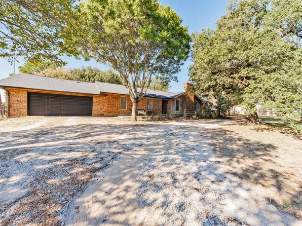 745 Winn Rd, Bowie, TX 76230
