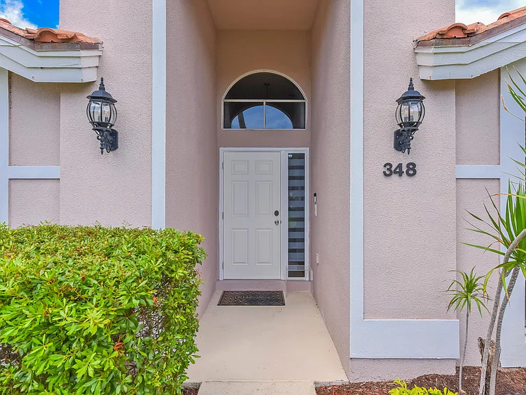 348 Eagleton Golf Dr — Photo 2