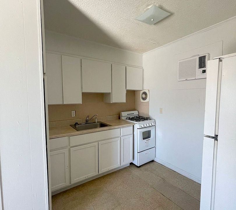1st image of 909 S Jackson St #11359144