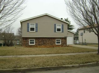 2306 Anchor Dr, Bloomington, IL
