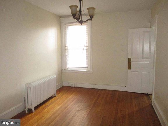 3rd image of 1906 W 9th St