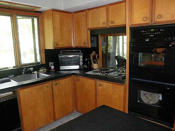 4th image of 8 Rockycliff Dr