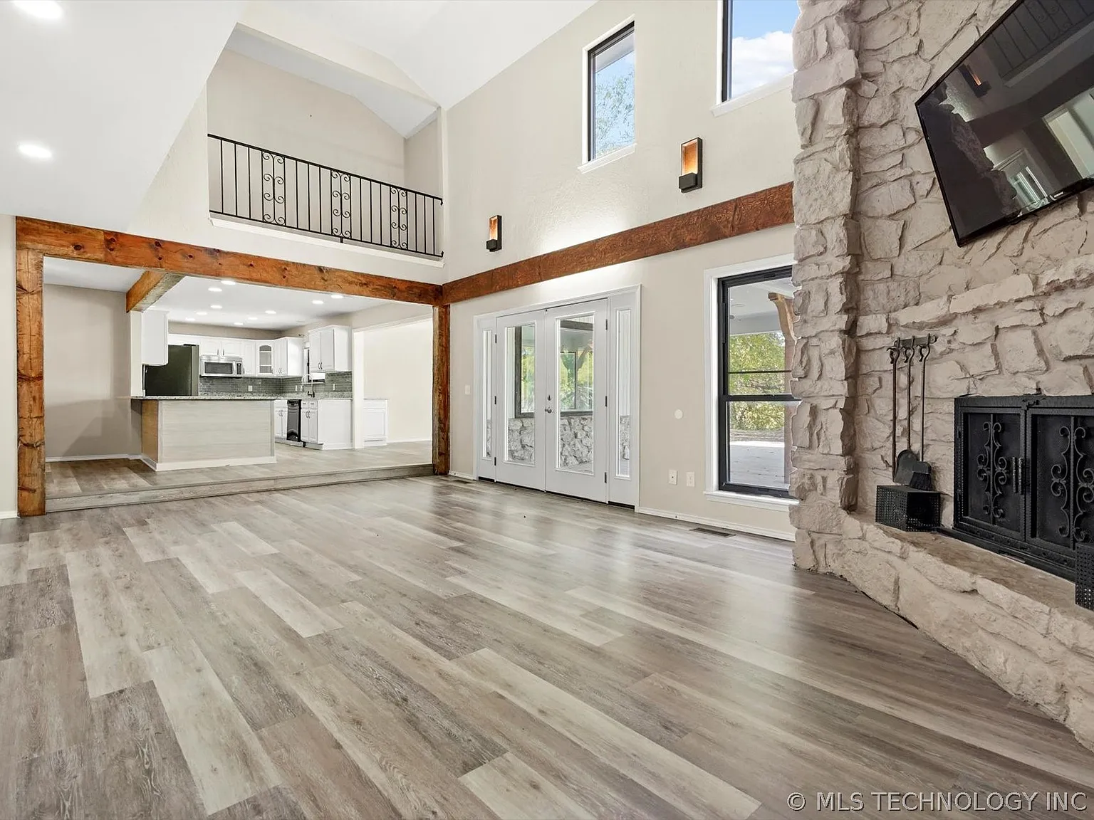 5 bed, 3.5 bath, 3895 sqft, $3,495 — Photo 3