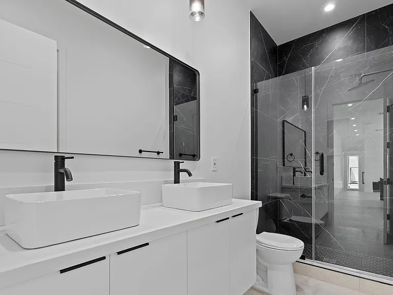 1815 Barry Ave — Photo 19