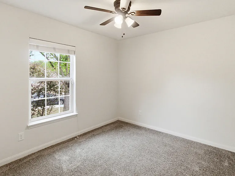 6230 Lake Victoria St — Photo 19