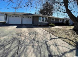 2405 12th St, Silvis, IL 61282