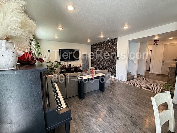 4th image of 8054 S Oakridge Park Dr