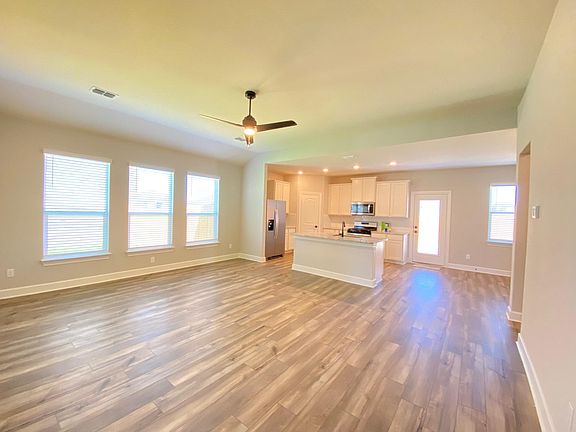 2nd image of 824 Calhoun Dr