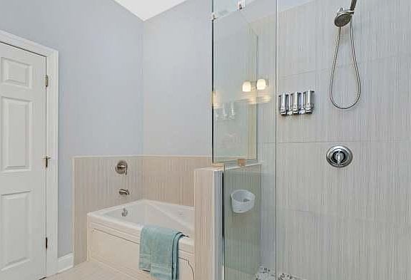 3rd image of 2738 W Belmont Ave APT 2E